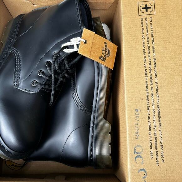 NWT Dr. Marten 1460 Smooth Leather Lace Up Boots Women Size 9 Men Sz 8 - Picture 9 of 9